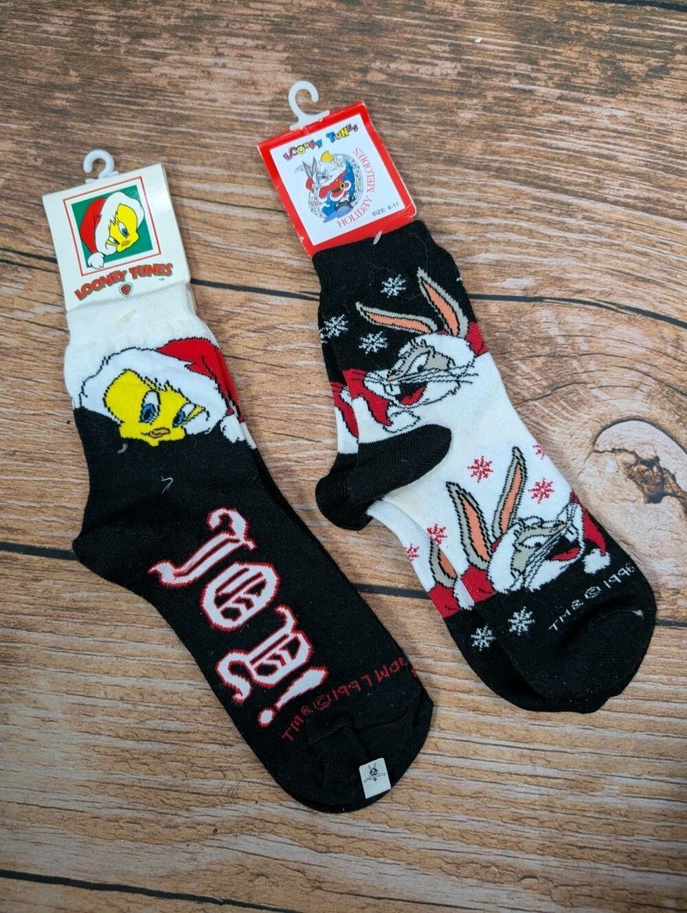 Vintage 90s Looney Toons Tweety And Bugs Bunny Christmas Holiday Socks Size 9-11